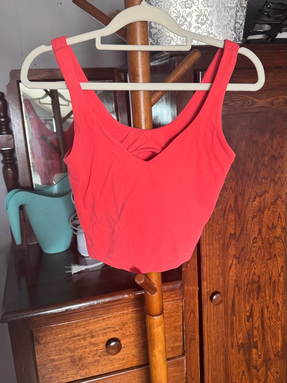 🍓Lululemon Scoop Neck Cropped Tank — Size 4